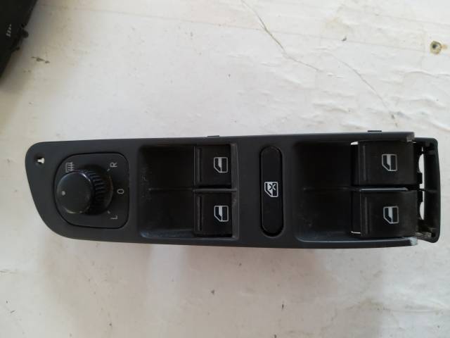 Q4 çıkma yedek parça Q4 SOL CAM DÜĞMESİ 2010 MODEL